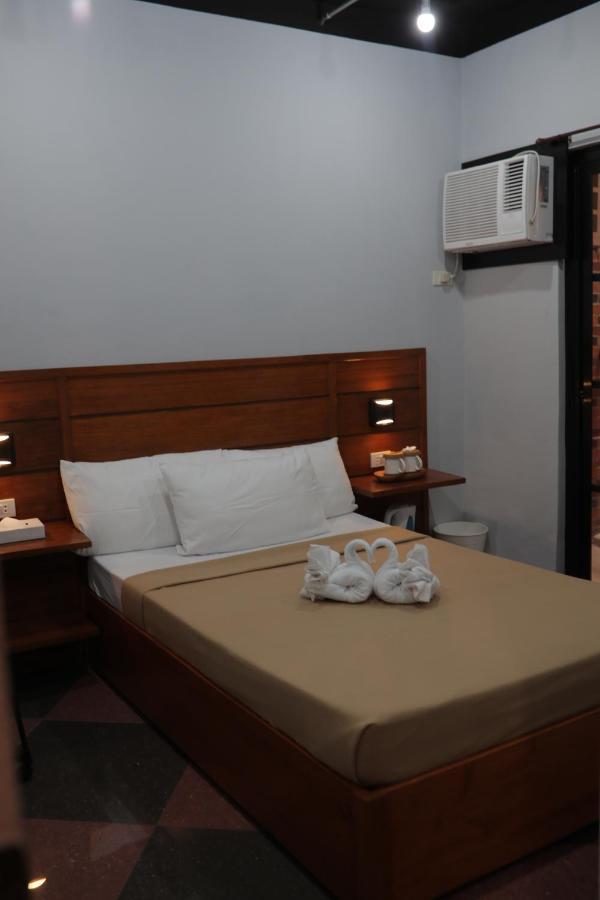 Cerca Hotel Balabag  Zewnętrze zdjęcie
